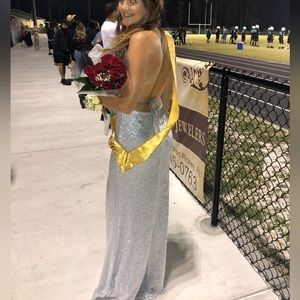 Betsy Adam size 4 prom dress